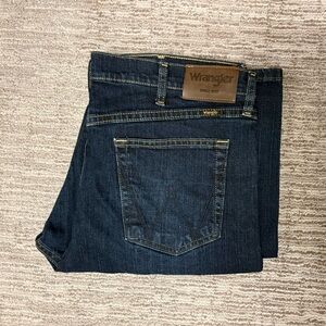 Wrangler Men's Dark Blue Relaxed Jeans 38 x 32